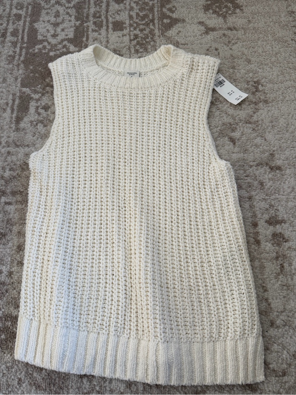 Women’s Abercrombie & Fitch Cream Sleeveless Knit Sweater Vest